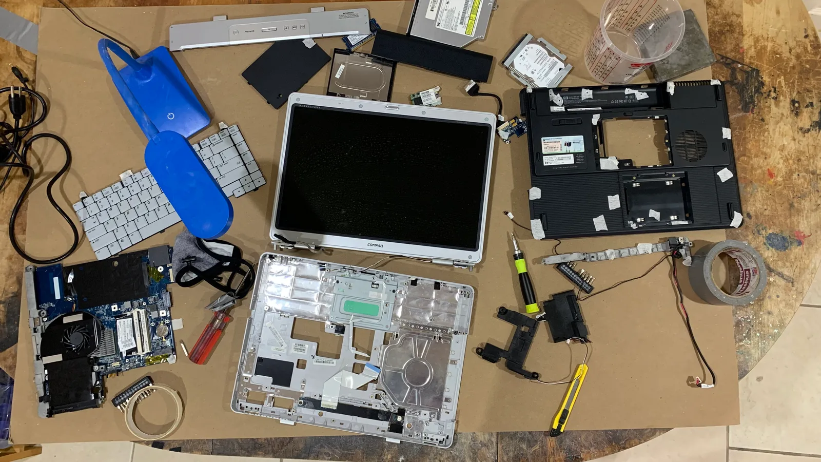 Teardown: screen, keyboard and boards separated