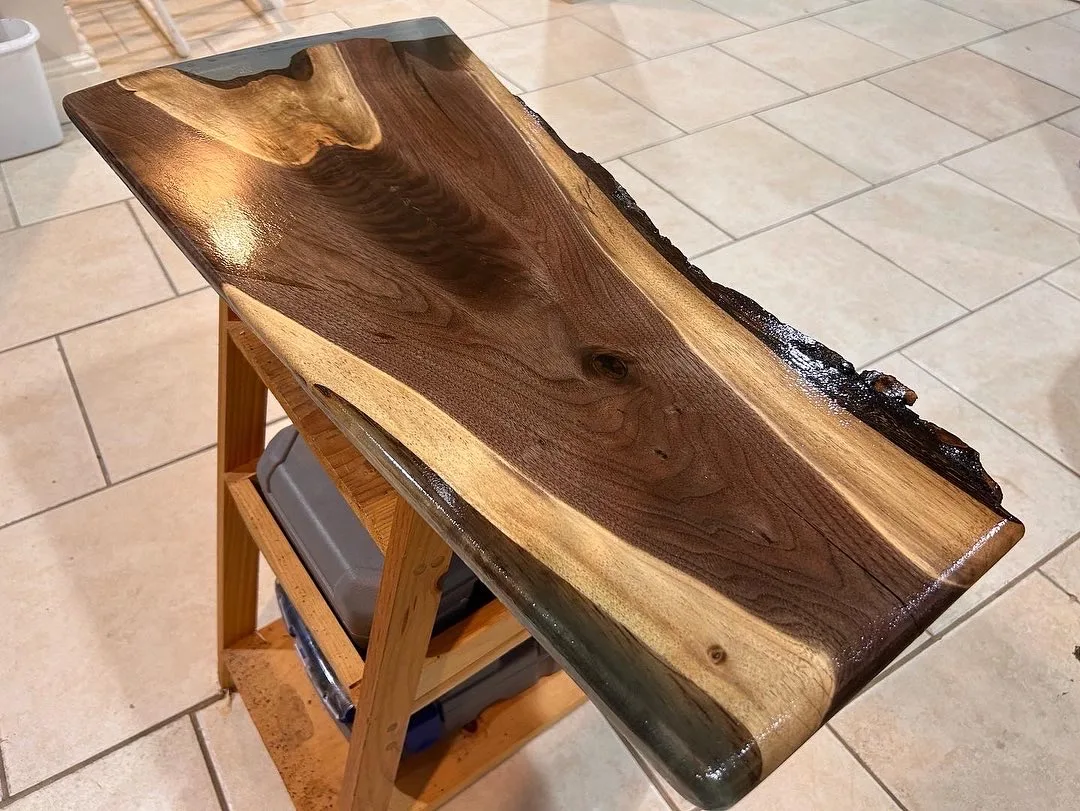 The finished table on pin legs