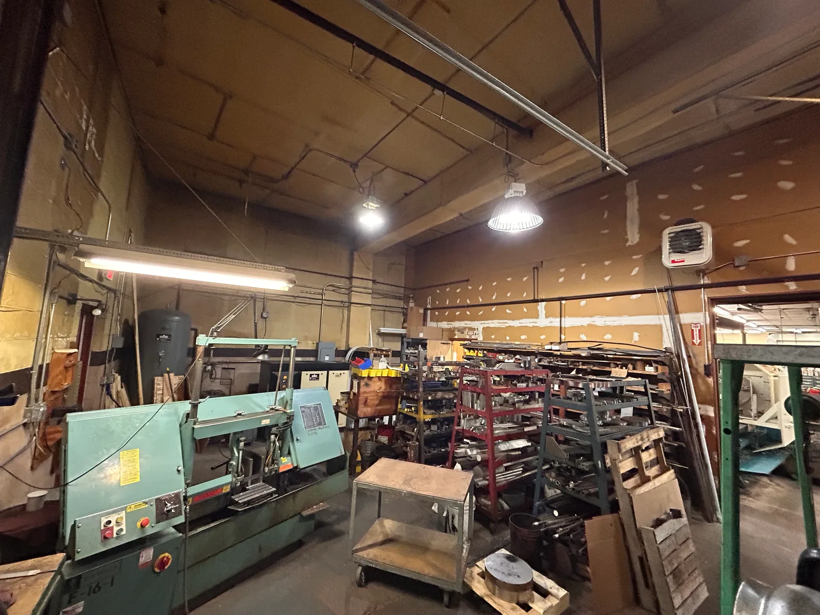 Before: The saw room. Metal racks block the space in the middle and carts have no way to pass through, slowing intake and outtake processes
